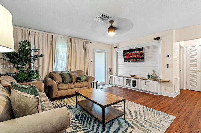 Foto del edificio - 2231 NE 38th St