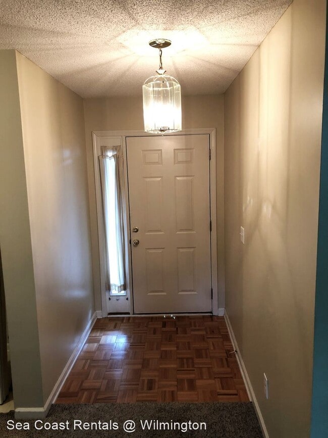 Building Photo - 3 br, 2 bath House - 1021 Maplechase Drive