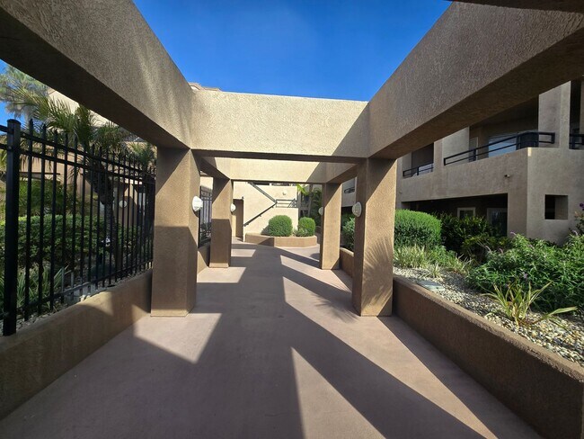 Foto del edificio - 1200 PCH Pier House: 2 Bedroom 2 Bath Condo,