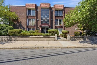 Building Photo - 180 Mountain Ave