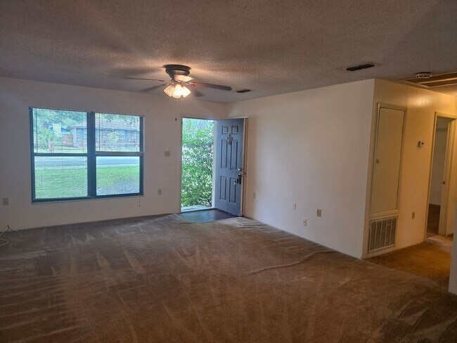 Foto del edificio - 660 SW Cardinal Dr