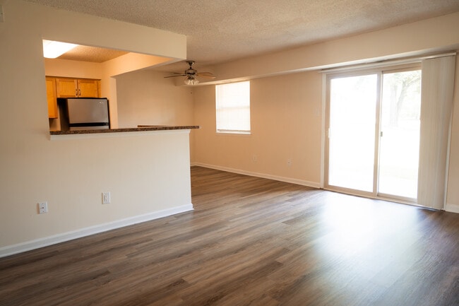 Building Photo - The Landings