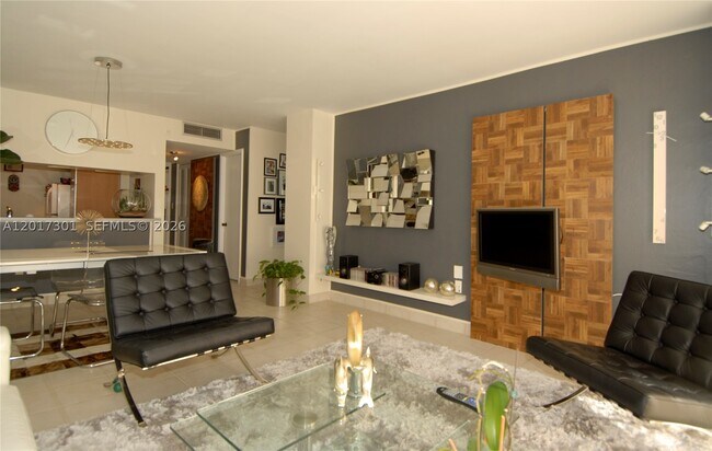 Foto del edificio - 600 NE 36th St