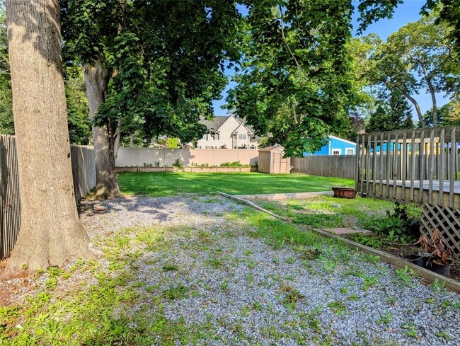 Building Photo - 139 Pine Neck Ave