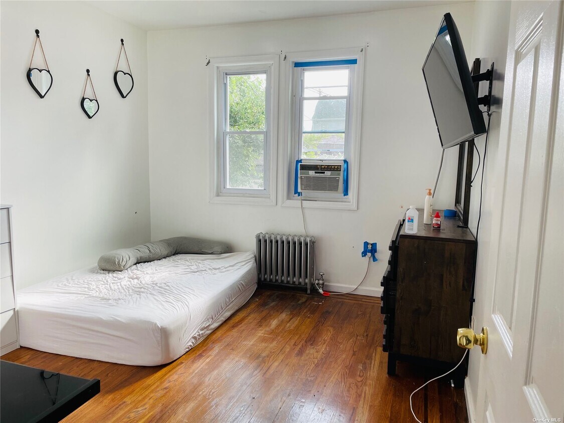 Foto del edificio - 89-04 Francis Lewis Blvd