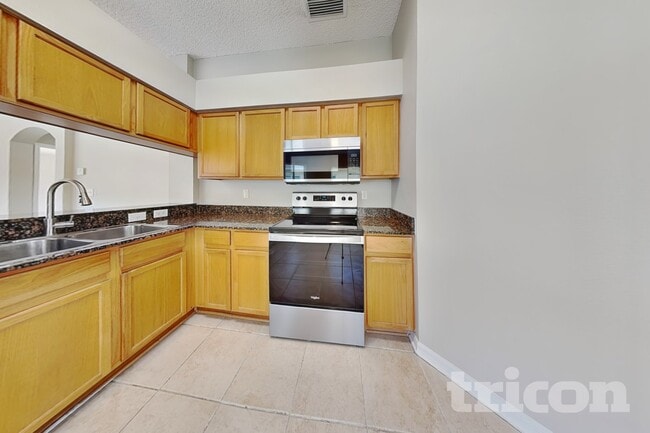 Building Photo - 11749 Lynmoor Dr