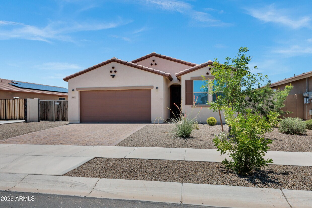 Foto principal - 18625 W Williams Rd
