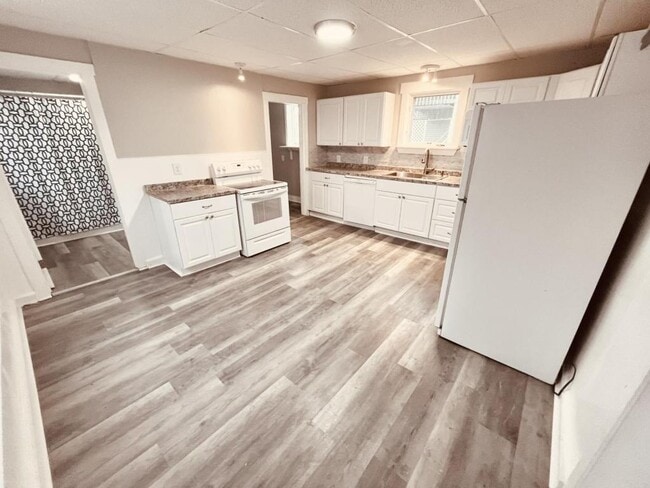 Building Photo - 6 Grove St