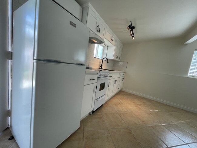 Foto del edificio - 5013 W 142nd St