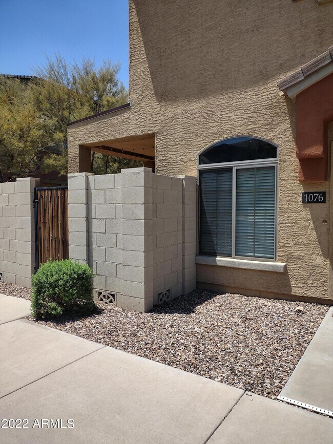 Foto del edificio - 2401 E Rio Salado Pkwy