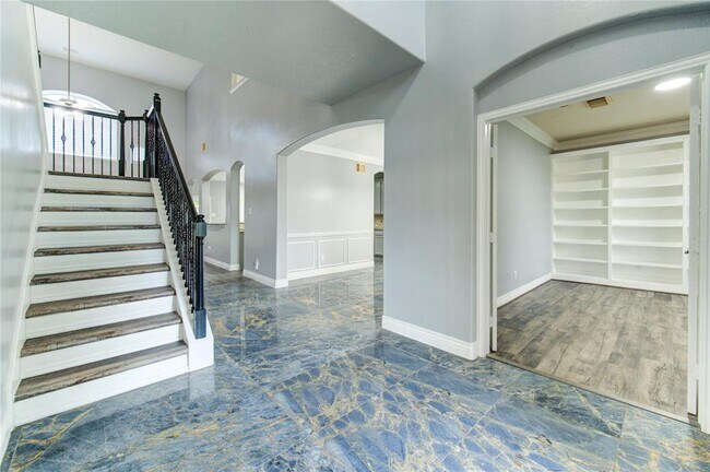 Building Photo - 5002 Laura Lee Ln
