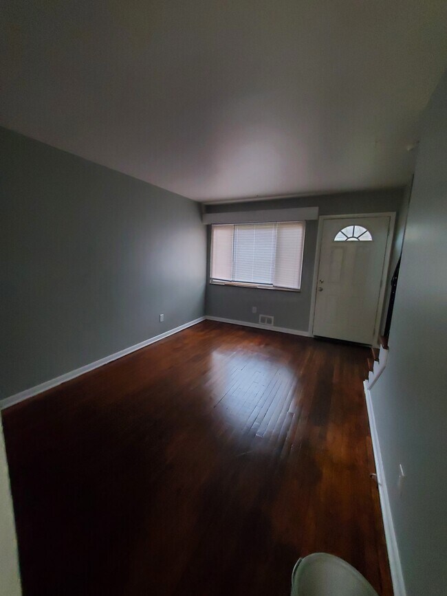 Family room - 227 Broad Meadows Blvd