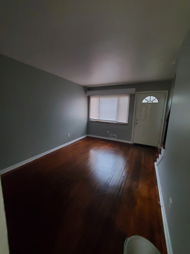 Family room - 227 Broad Meadows Blvd