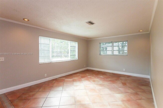 Foto del edificio - 120 SW 7th Terrace
