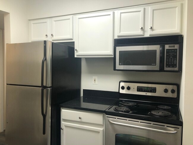 Kitchen 1 - 1734 Ascot Way Apartment