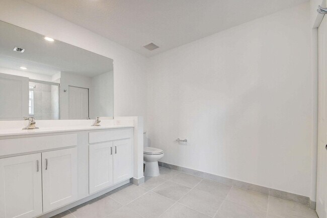Foto del edificio - 6887 Broadwater Ln