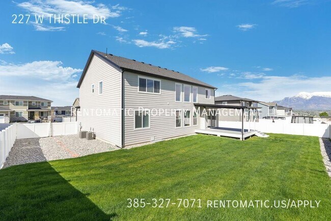 Foto del edificio - 227 Thistle Dr