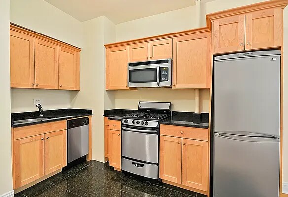 Building Photo - 54 E 66th St