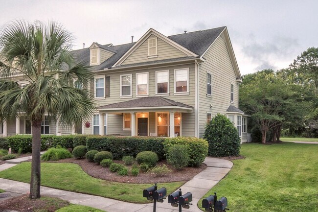 Building Photo - Stunning 3 - Bedroom 2.5 - Bath Townhome -...