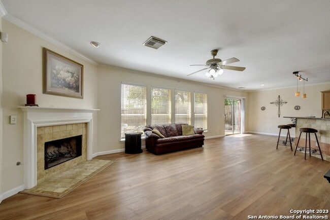 Foto del edificio - Braun and 1604 Area in Greenbriar gated community