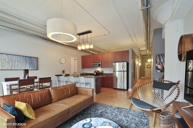 Foto del edificio - 565 W Quincy St