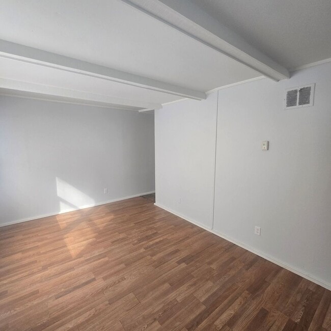 Building Photo - 706/708 E Division St.