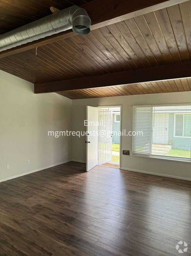 Building Photo - 622 Pine Ave