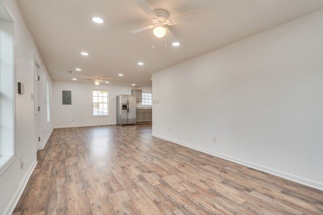 Building Photo - 2 Bedroom 2 Bath Bunglow in Bristol TN com...