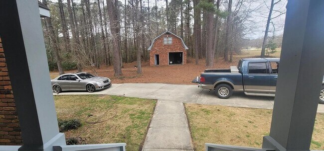 Building Photo - 945 Forest Dr