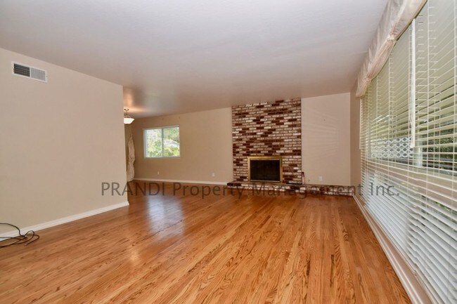 Building Photo - 12 Alderwood Way