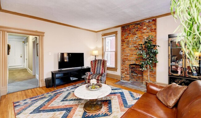 Building Photo - 705 Bryden Rd