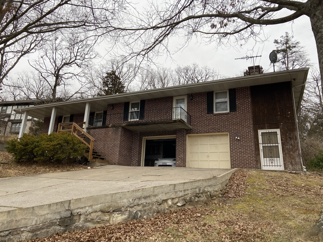 Primary Photo - 2203 Weathered Rock Rd
