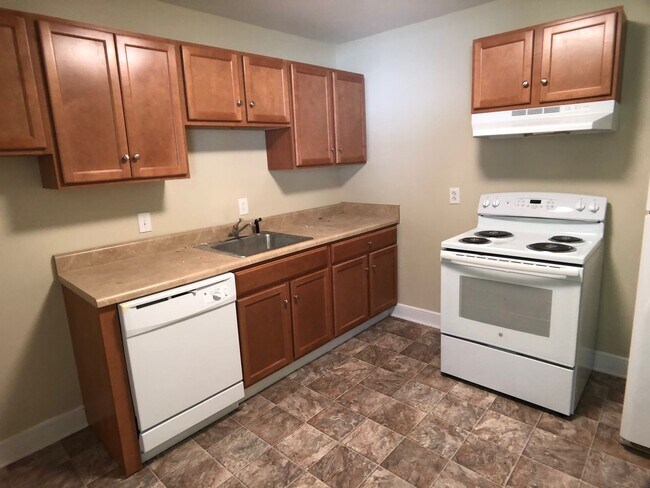 Building Photo - Two Bedroom Triplex on E. Bessemer