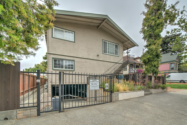 Building Photo - 2119 Russell St