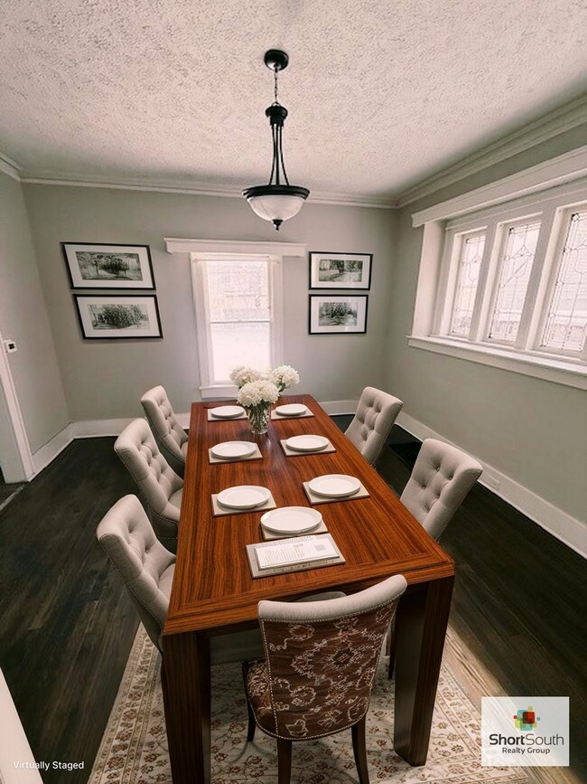 Foto del edificio - 3 bed 2 bath single family home with a detached 2 stall garage