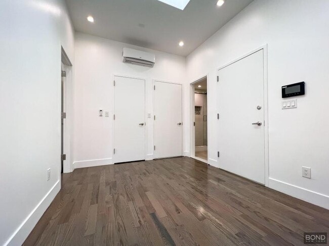 Building Photo - 2 bedroom in Brooklyn NY 11222