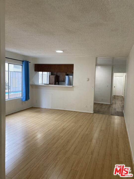 Building Photo - 1418 S Bentley Ave