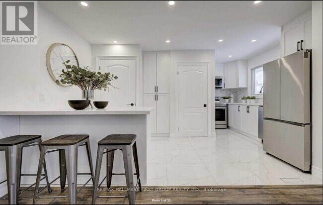 Photo du bâtiment - 167 Harmony Rd N