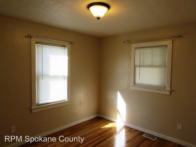Building Photo - 111 E Longfellow Ave
