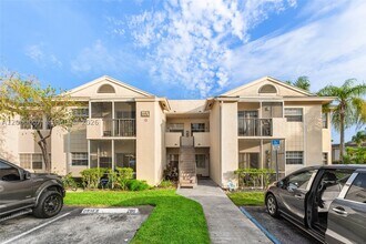 Building Photo - 680 Cypress Club Way