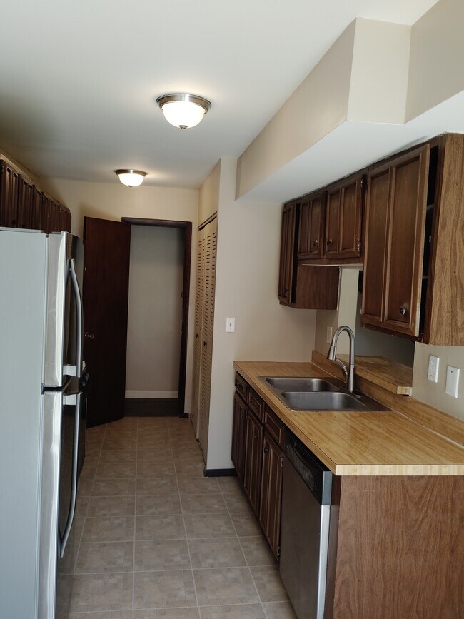 Foto del edificio - 555 Rosanne Ln