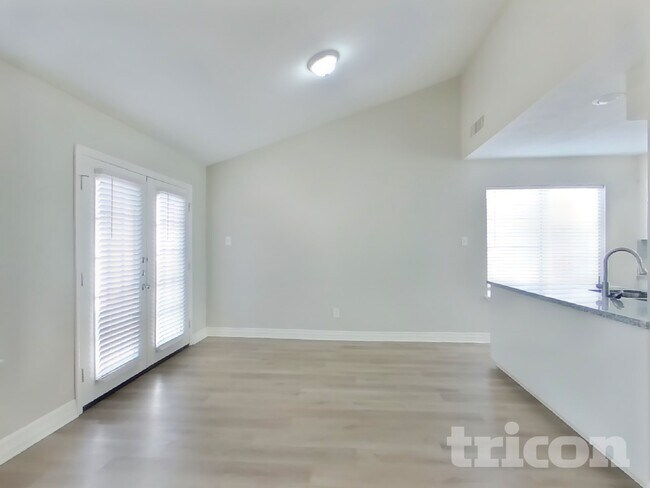 Foto del edificio - 6342 Briar Terrace Dr