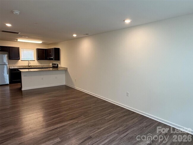 Foto del edificio - 2029 Oakdale Rd