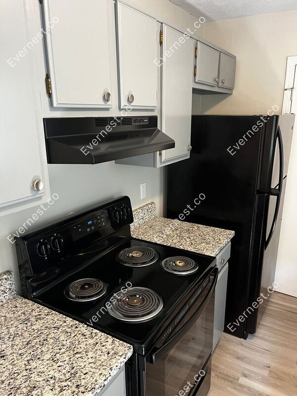 Foto del edificio - 483 Ellenwood Dr