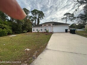 Building Photo - 930 Sable Cir SE