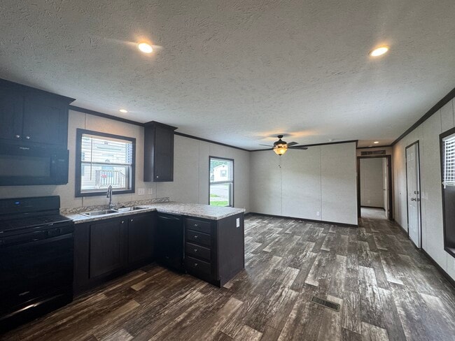 Building Photo - 72 Borman Ave
