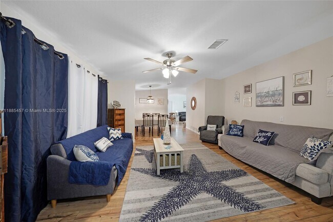 Foto del edificio - 945 Plantation Rd