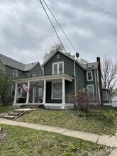 Building Photo - 912 S Walnut Ave