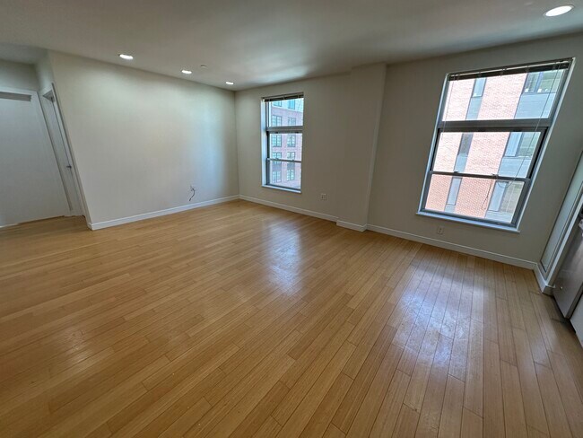 Foto del edificio - 591 Albany St