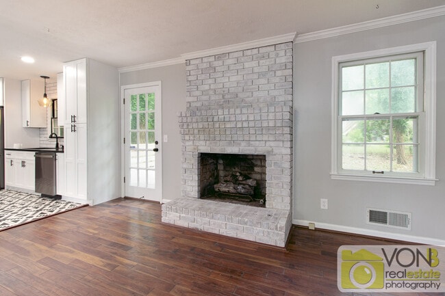 Building Photo - 2552 Hidden Hills Dr